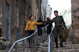 温州一家人吃瓜事件视频,一场引发热议的邻里纠纷