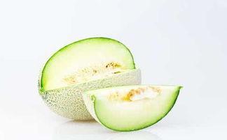 吃哈密瓜女的视频播放,视频播放爆火，网友热议不已