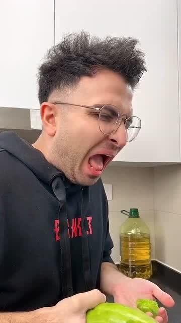 来中国的老外吃瓜视频,趣味横生！