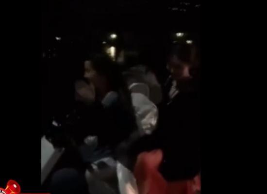 正在理发的吃瓜群众视频,吃瓜群众捕捉瞬间，揭秘理发师日常