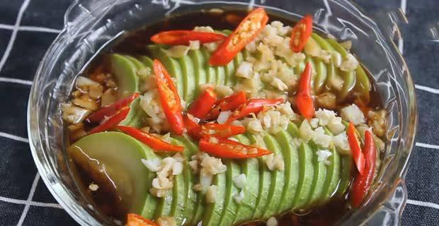 白瓜蒸着吃的做法视频,简单美味，轻松掌握家常蒸菜技巧