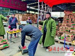 菏泽西关吃瓜事件视频,一场引发热议的街头冲突瞬间